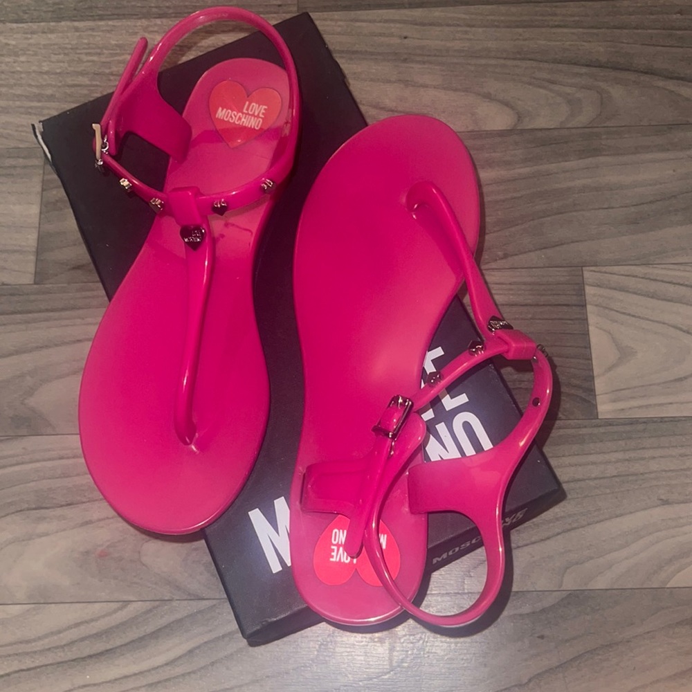 Love Moschino ! Hot pink thong sandals Italy size 40 Size 10 in Woman’s